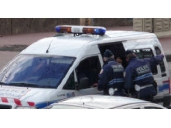 La police reçoit un appel malveillant d'une femme s'accusant du meurtre de son enfant La police reçoit un appel malveillant d'une femme s'accusant du meurtre de son enfant