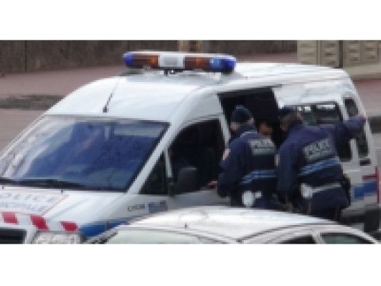 Lyon : il frappe violemment sa femme avec une arme Lyon : il frappe violemment sa femme avec une arme