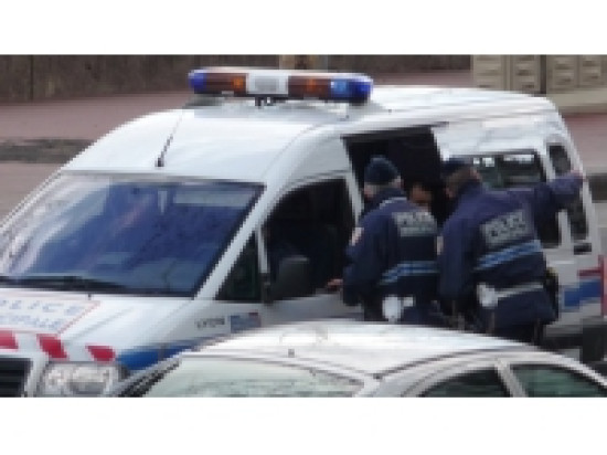 Il tente de renverser son ex-compagne avec sa voiture Il tente de renverser son ex-compagne avec sa voiture