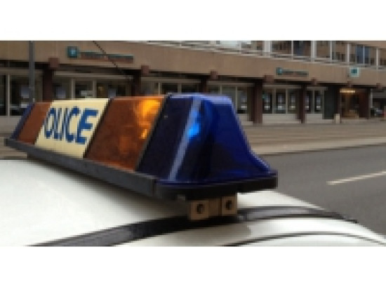 Il ouvre un compte bancaire à Lyon avec une carte d'identité à Madrid Il ouvre un compte bancaire à Lyon avec une carte d'identité à Madrid