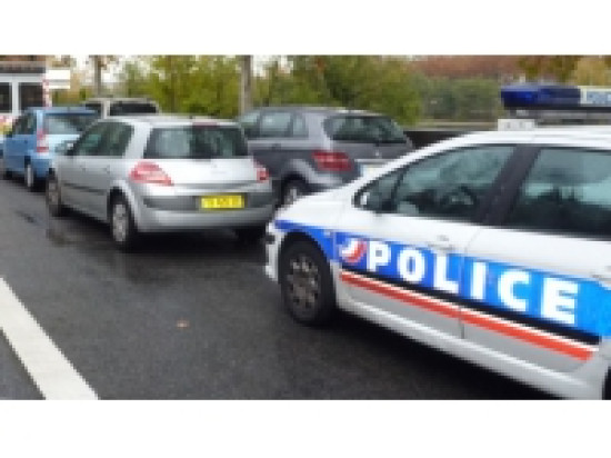 Il frappe son ex-compagne devant leur fils de 2 ans