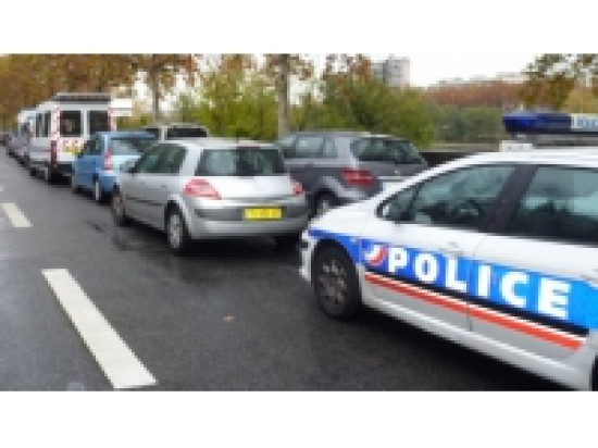 Saint-Priest : les adolescents d&eacute;robent 4 bombes de laque et 50 euros dans un salon de coiffure