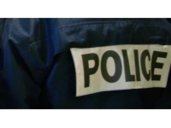 Il menace de mort des policiers alors qu'il se trouve déjà en garde à vue