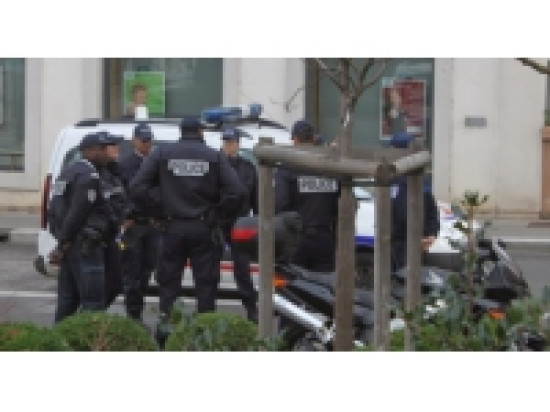 Ils braquent un restaurant et se réfugient chez leurs parents Ils braquent un restaurant et se réfugient chez leurs parents