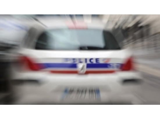 Il menace les policiers avec une barre de fer lors de son interpellation Il menace les policiers avec une barre de fer lors de son interpellation