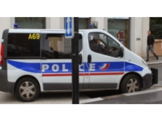 Villeurbanne : il frappe sa soeur et deux de ses copines Villeurbanne : il frappe sa soeur et deux de ses copines