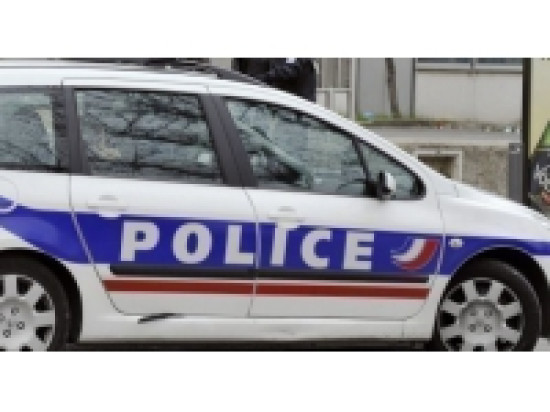 Sa mère oublie de changer l'eau des chats, elle la menace de mort Sa mère oublie de changer l'eau des chats, elle la menace de mort