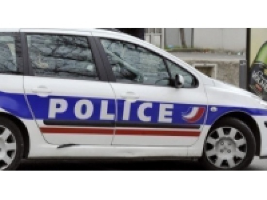 Un automobiliste arrêté pour avoir percuté deux policiers Un automobiliste arrêté pour avoir percuté deux policiers