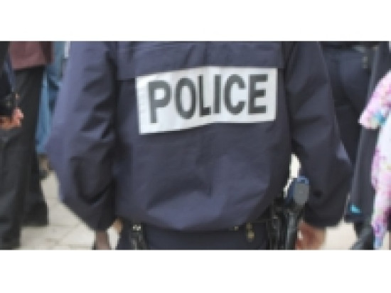 Il frappe son fils de 9 ans et le menace de mort à la sortie de l'école Il frappe son fils de 9 ans et le menace de mort à la sortie de l'école