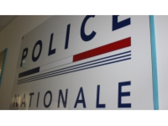 Un incendie de poubelle à Villeurbanne tourne à l'émeute après l'intervention de la police Un incendie de poubelle à Villeurbanne tourne à l'émeute après l'intervention de la police