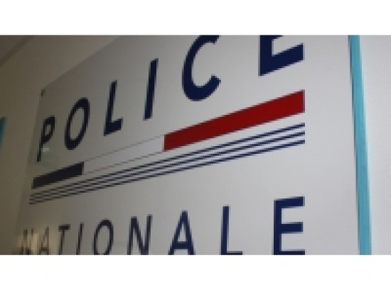 Lyon : un couple séquestré dans son appartement par trois hommes venus voler de l'argent Lyon : un couple séquestré dans son appartement par trois hommes venus voler de l'argent