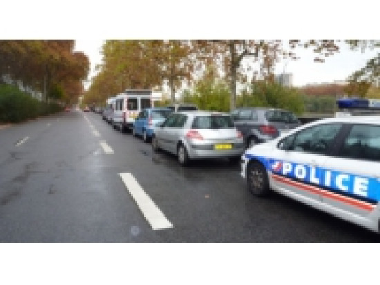 Il manque de renverser un policier après avoir volé de l'essence Il manque de renverser un policier après avoir volé de l'essence