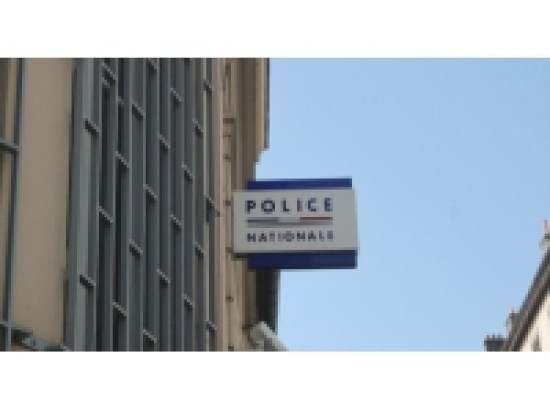 Un suspect avoue avoir mis le feu à une voiture à Villeurbanne