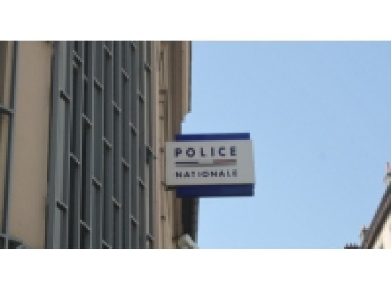 Deux hommes arr&ecirc;t&eacute;s pour violences en r&eacute;union