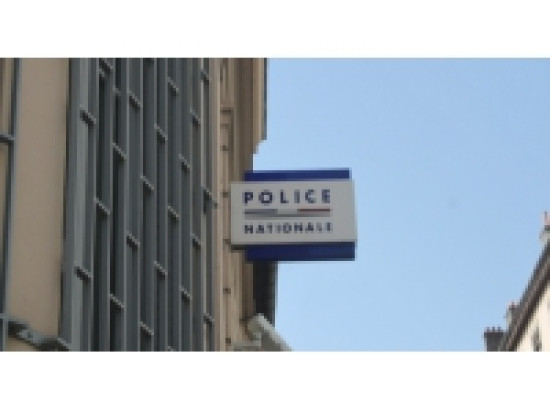 Arrêtés pour avoir détourné 12 000 euros avec des faux chèques Arrêtés pour avoir détourné 12 000 euros avec des faux chèques