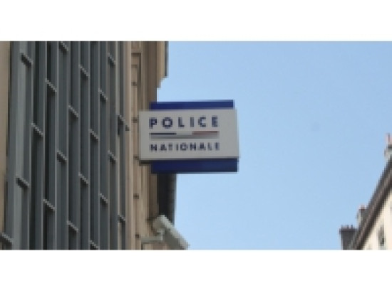 Lyon : il frappe sa concubine avec une planche à pain Lyon : il frappe sa concubine avec une planche à pain