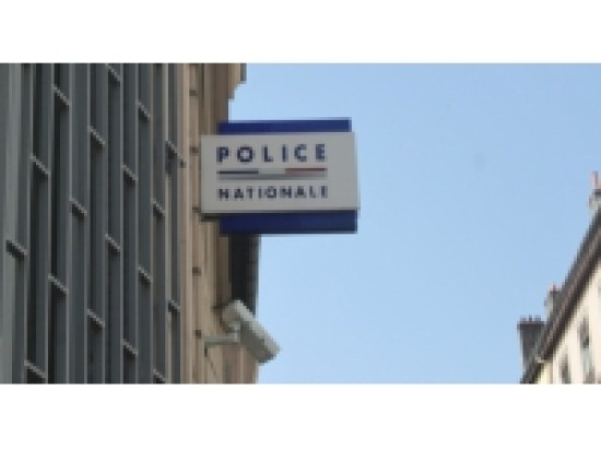 Vénissieux : ivre il frappe sa femme et sa fille Vénissieux : ivre il frappe sa femme et sa fille