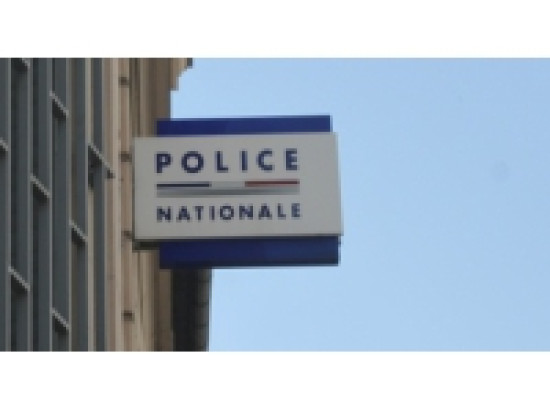 Villeurbanne : recherché pour vol il est retrouvé avec deux couteaux Villeurbanne : recherché pour vol il est retrouvé avec deux couteaux