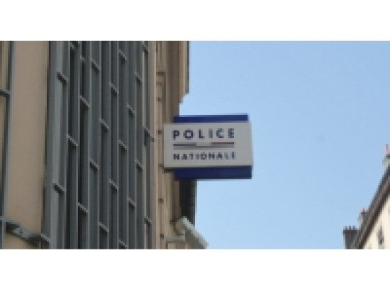 Lyon : agressé dans la rue il se défend avec un tire-bouchon Lyon : agressé dans la rue il se défend avec un tire-bouchon