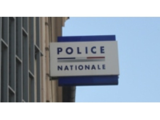 Villeurbanne : un jeune de 16 ans interpellé, son père menace d'écraser les policiers avec sa voiture Villeurbanne : un jeune de 16 ans interpellé, son père menace d'écraser les policiers avec sa voiture