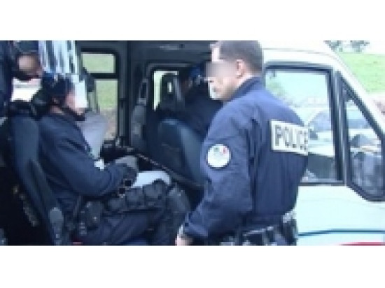 Pierre-Bénite : une voiture roule à contresens sur l'autoroute A7 Pierre-Bénite : une voiture roule à contresens sur l'autoroute A7