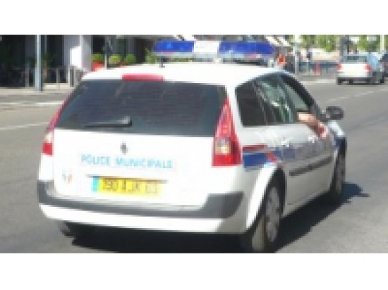 Lors d'un contr&ocirc;le routier, la police d&eacute;couvre un revolver dans le vide poche