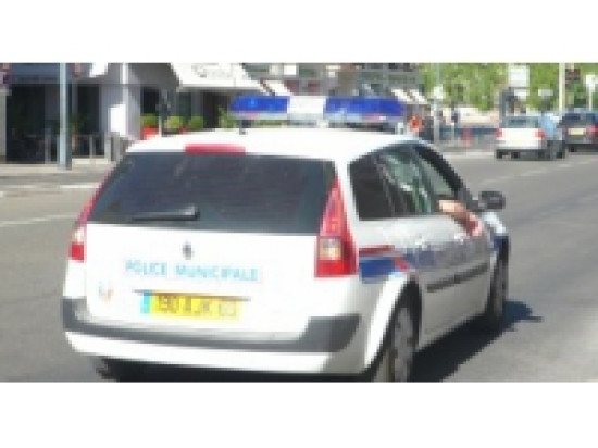 Vénissieux : il menace la gérante d'une pharmacie avec un couteau Vénissieux : il menace la gérante d'une pharmacie avec un couteau