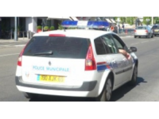 Ils faisaient du rodéo sur le parking d'un centre commercial à Vénissieux Ils faisaient du rodéo sur le parking d'un centre commercial à Vénissieux