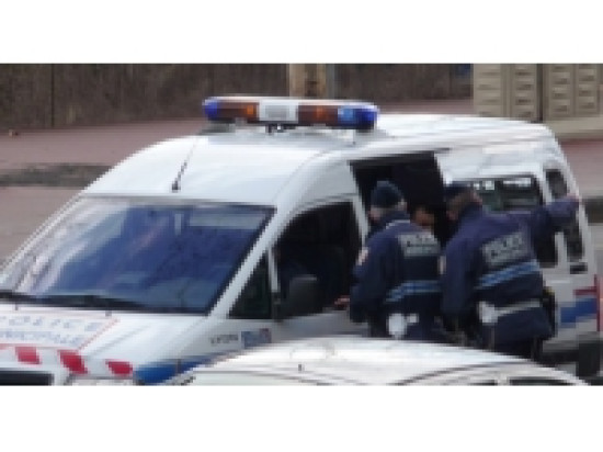 Deux adolescents agressent un homme pour lui voler sa sacoche Deux adolescents agressent un homme pour lui voler sa sacoche