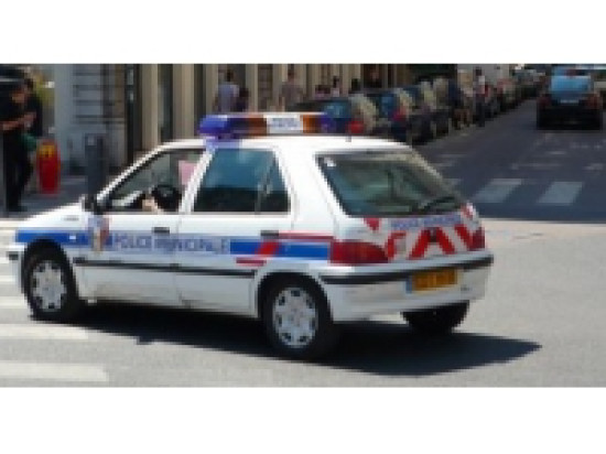 Lyon : il frappe un SDF avec une barre de fer