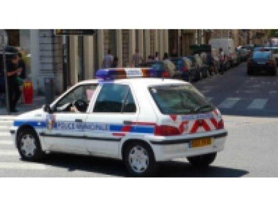 Villeurbanne : il lui fait avaler un préservatif et la viole