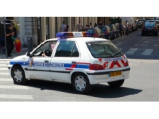 Deux voleurs s'introduisent dans un appartement qu'ils pensaient vide Deux voleurs s'introduisent dans un appartement qu'ils pensaient vide