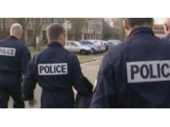 Vaulx-en-Velin : il frappe sa compagne et empêche la police d'intervenir Vaulx-en-Velin : il frappe sa compagne et empêche la police d'intervenir