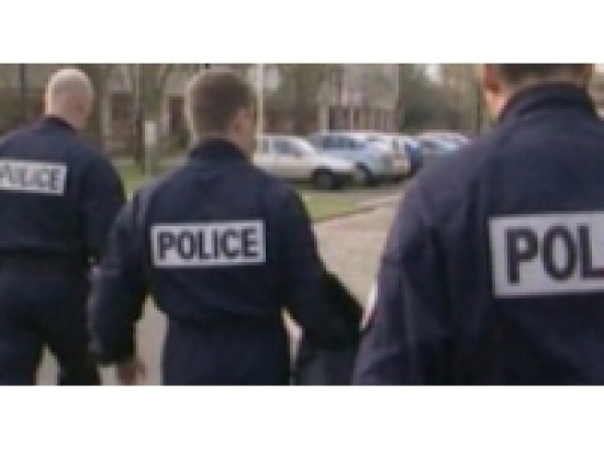 Lyon : un homme agressé à la sortie d'une boite de nuit, sa voiture incendiée Lyon : un homme agressé à la sortie d'une boite de nuit, sa voiture incendiée