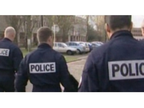 Il percute la voiture de sa victime pour lui voler son sac Il percute la voiture de sa victime pour lui voler son sac