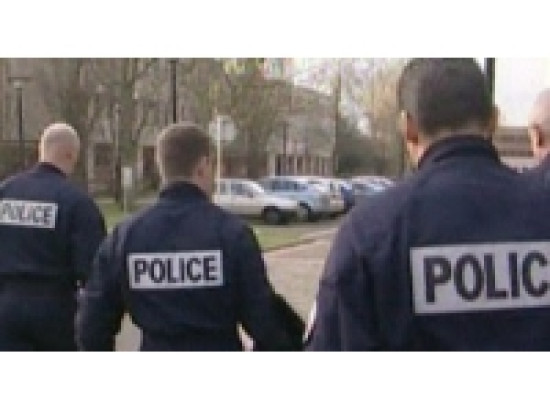 Lyon : des faux policiers coupent la bague de leur victime à la pince Lyon : des faux policiers coupent la bague de leur victime à la pince