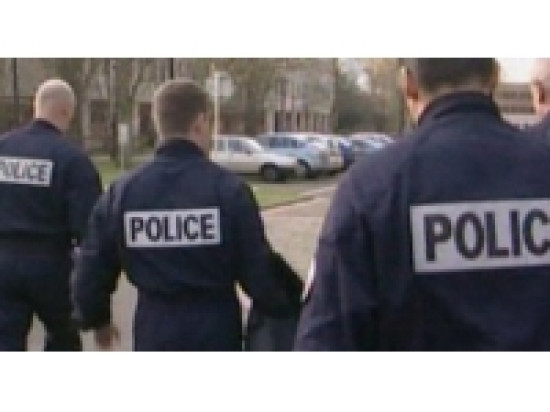 Carré de Soie : il vole une paire de baskets et frappe le vigile Carré de Soie : il vole une paire de baskets et frappe le vigile