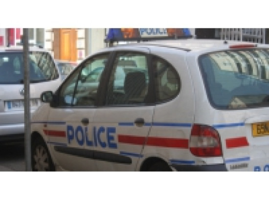 Lyon 8e : bouteille cassée contre barre de fer Lyon 8e : bouteille cassée contre barre de fer