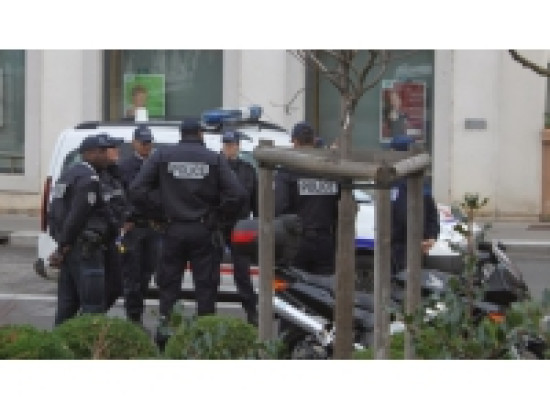 Caluire : il menace un adolescent avec taser pour son t&eacute;l&eacute;phone portable