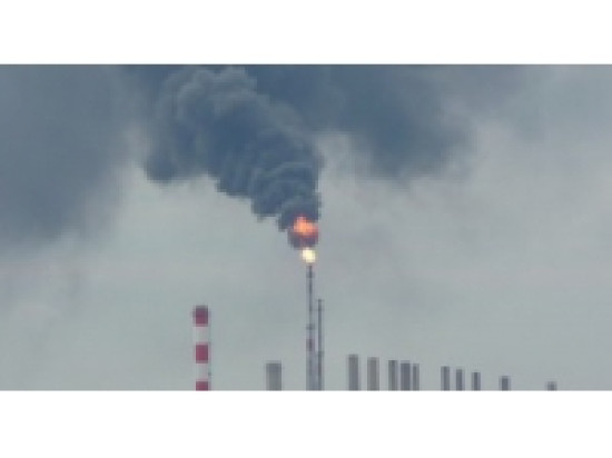 Le d&eacute;gazage &agrave; la raffinerie de Feyzin dure plus longtemps que pr&eacute;vu