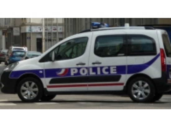 Le client d'une brasserie tente de voler la caisse Le client d'une brasserie tente de voler la caisse