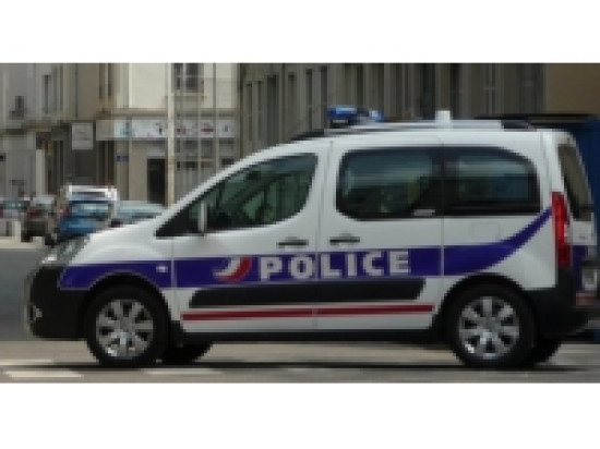 Il s'introduit dans la chambre de son ex, et frappe son ami à coups de barre de fer Il s'introduit dans la chambre de son ex, et frappe son ami à coups de barre de fer