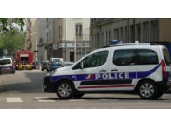 Il provoque des accidents en tentant de semer les policiers Il provoque des accidents en tentant de semer les policiers