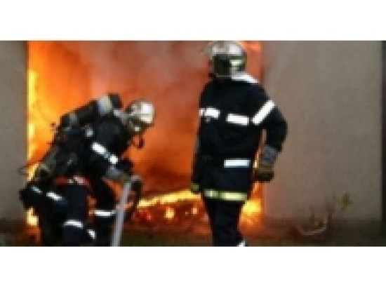 Tarare : un homme retrouvé poignardé près d'une maison en feu Tarare : un homme retrouvé poignardé près d'une maison en feu