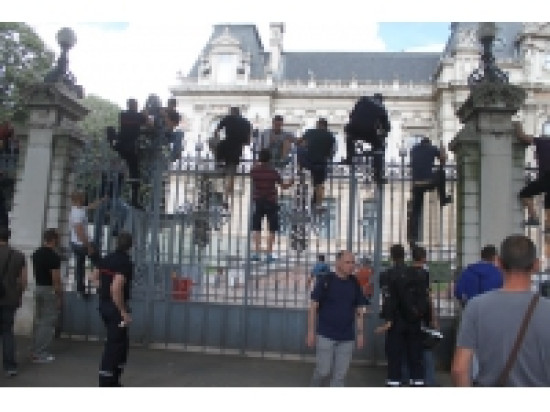 Fin de la garde à vue du pompier lyonnais