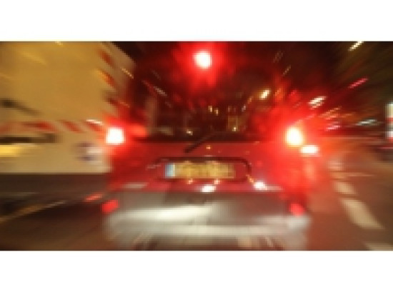 En tentant de s'enfuir, il percute un véhicule En tentant de s'enfuir, il percute un véhicule