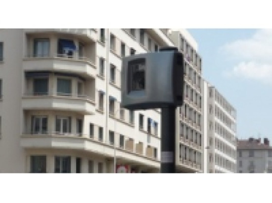 De Caluire &agrave; Lyon, un radar feu-rouge d&eacute;m&eacute;nage