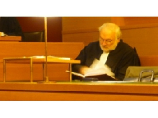 Du sursis pour un prétendant très insistant Du sursis pour un prétendant très insistant