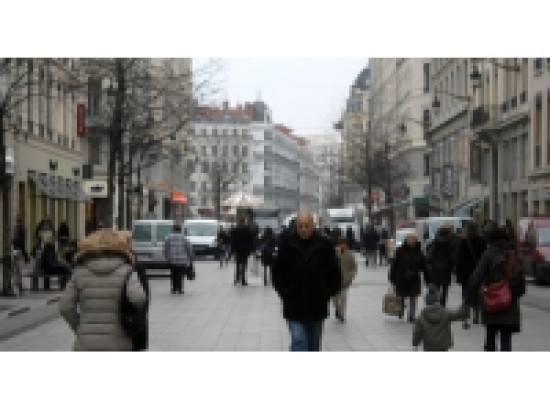 Les commerces lyonnais poursuivent leur d&eacute;gringolade en mars