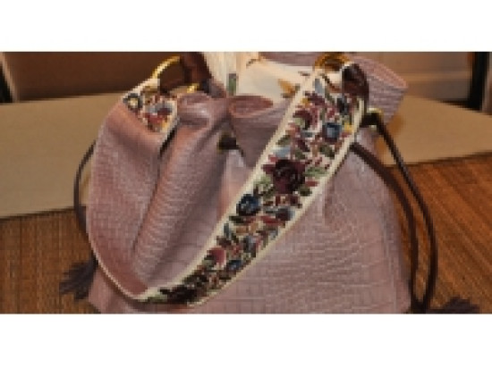 Une pyramide de sacs se dresse à la Croix-Rousse Une pyramide de sacs se dresse à la Croix-Rousse